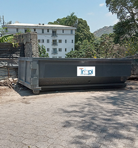 Benne TropiClean posée chez un client, à Port-au-Prince