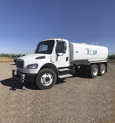 Camion-citerne TropiClean pour la livraison d'eau
