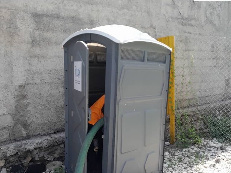 Entretien d'une toilette portable TropiClean